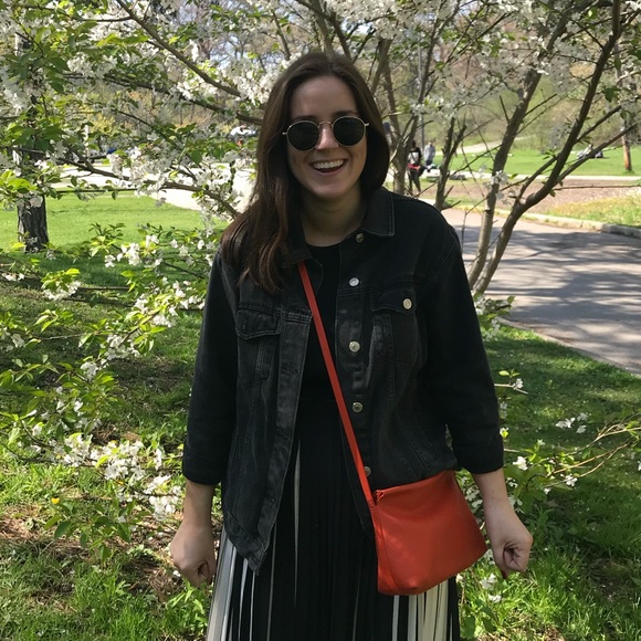 Meet your Posher, Hannah - Picture 1 of 1